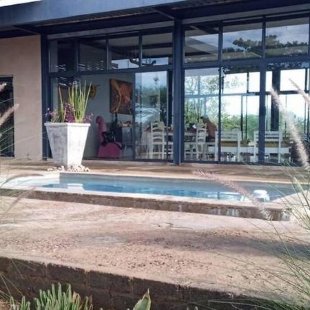 Hackberry House Black Thorn Cottage, Off Grid Khemsbok Dış mekan fotoğraf