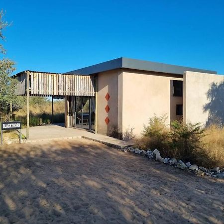 Hackberry House Black Thorn Cottage, Off Grid Khemsbok Dış mekan fotoğraf