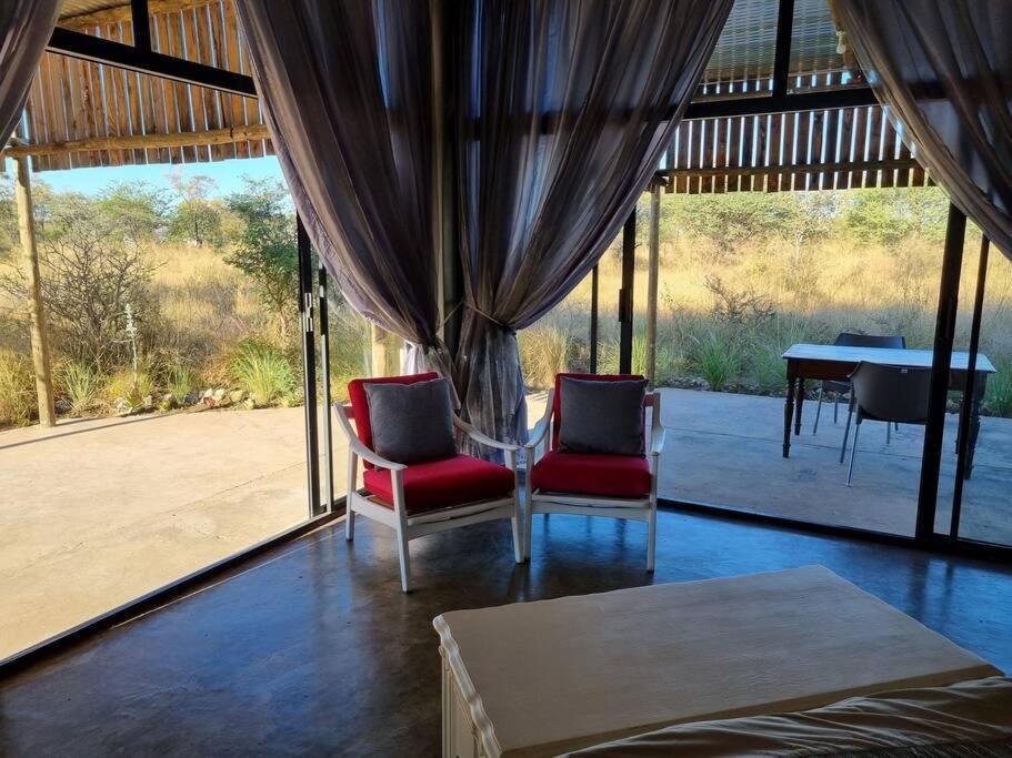 Hackberry House Black Thorn Cottage, Off Grid Khemsbok Dış mekan fotoğraf
