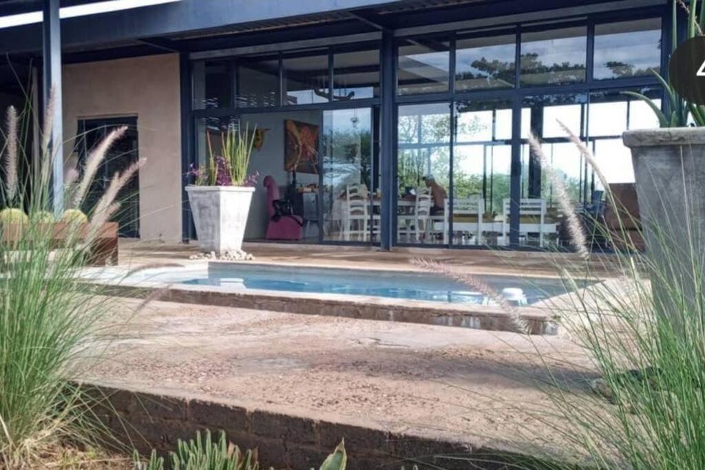 Hackberry House Black Thorn Cottage, Off Grid Khemsbok Dış mekan fotoğraf