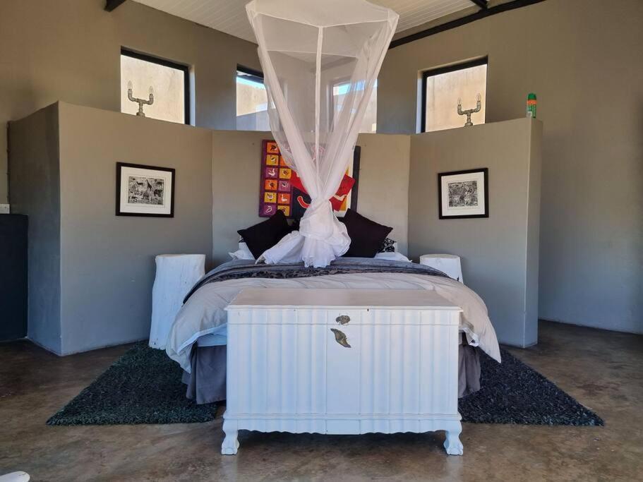 Hackberry House Black Thorn Cottage, Off Grid Khemsbok Dış mekan fotoğraf